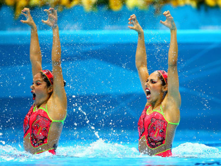 Never Take Photos Of Synchronized Swimming…