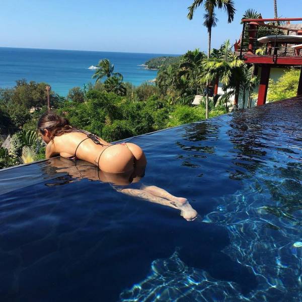 A Booty-full Collection of Girls