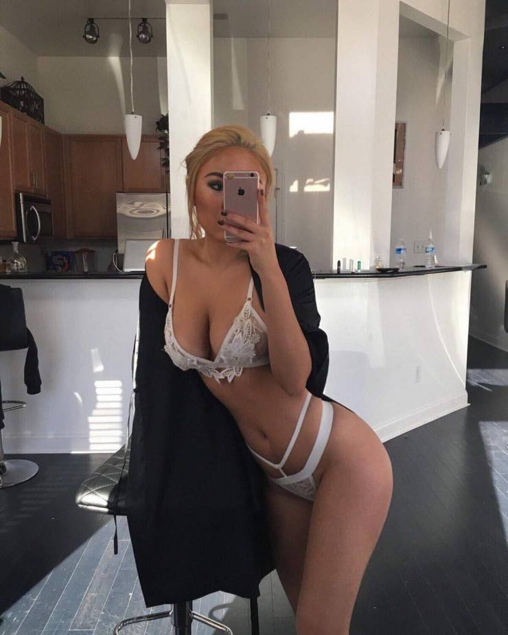 Girls In Sexy Lingerie