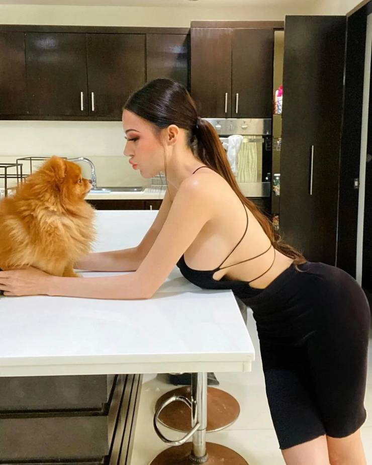 Sideboobs Look Good From All Angles!