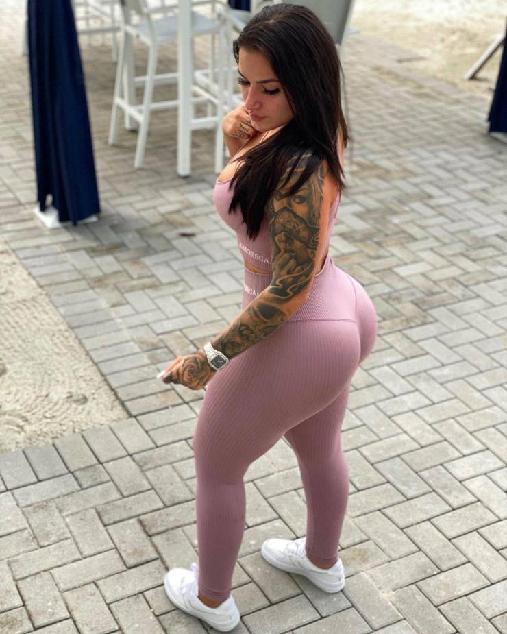 Yoga Pants Look So Good On Them!