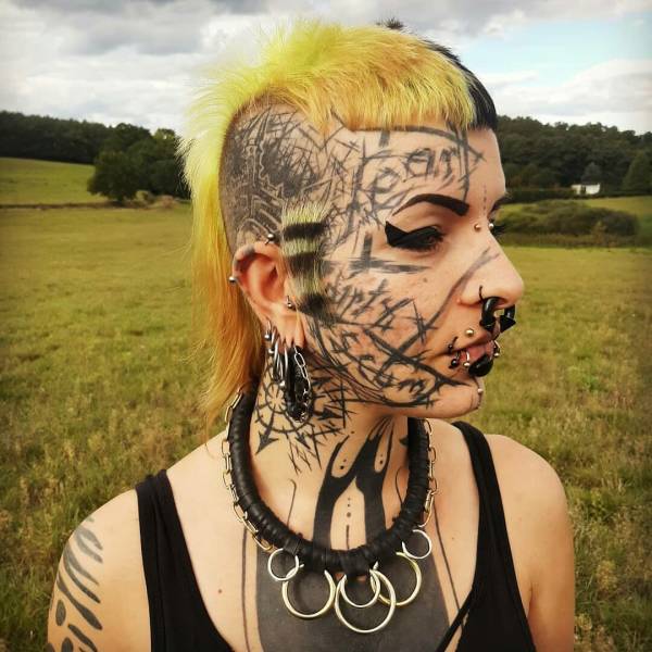 Freaks! Freaks Everywhere!