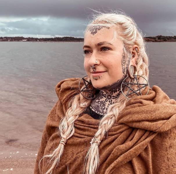 Freaks! Freaks Everywhere!