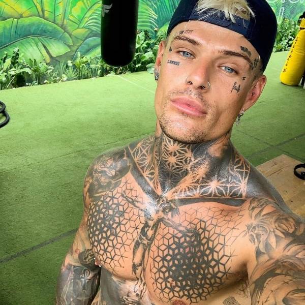 Freaks! Freaks Everywhere!