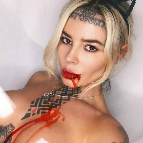 Freaks! Freaks Everywhere!