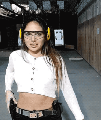 girls and their big guns 30 gifs 3.html - 1 HD GIF | Premium Gallery 2021