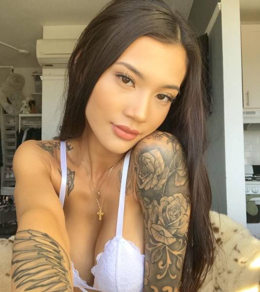 Pretty Girls With Nice… Tattoos