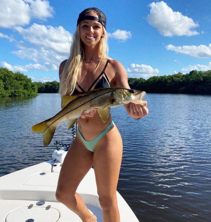 These Fishergirls Are Reeling In Hot!