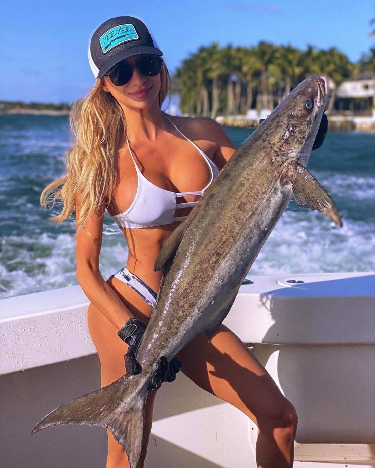 These Fishergirls Are Reeling In Hot!