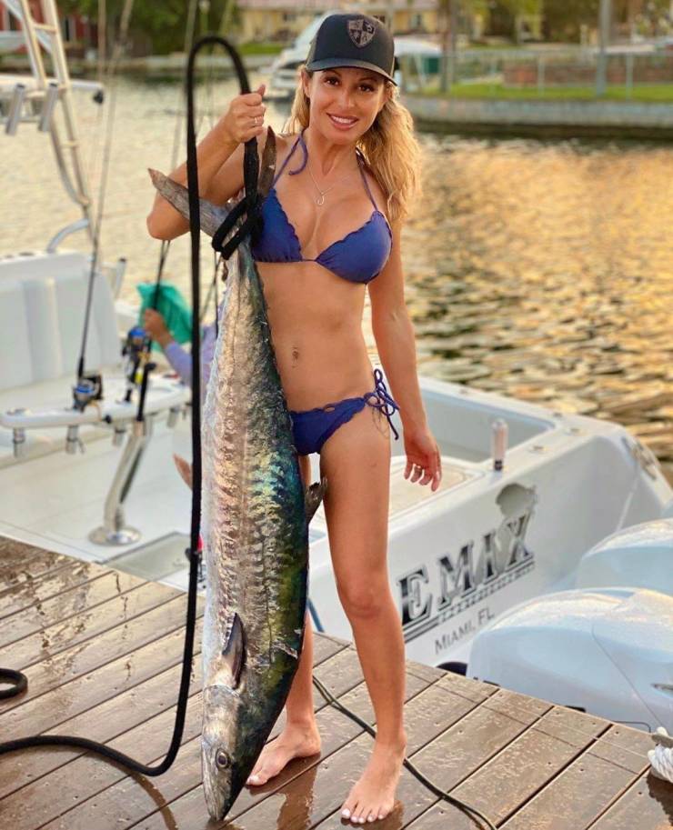 These Fishergirls Are Reeling In Hot!