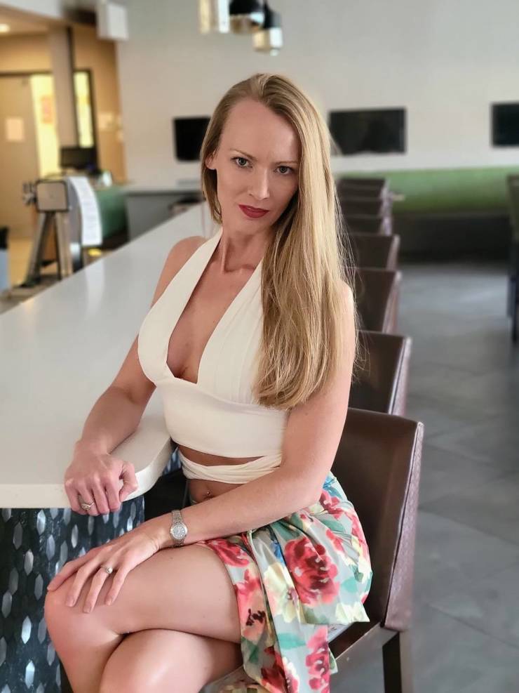 Lighten Up With These Blondes!