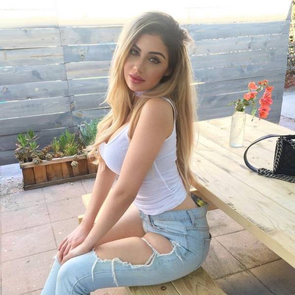 White Shirts Are The Pinnacle Of Hotness!