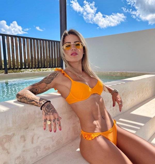 Leticia Bufoni Makes Skating Real Interesting!