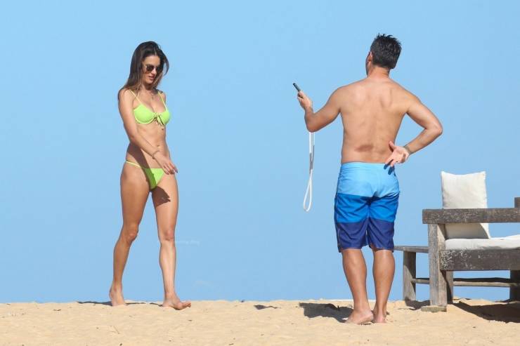 Alessandra Ambrosio’s Beach Weekend
