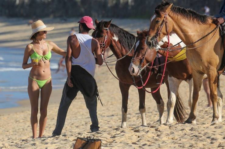 Alessandra Ambrosio’s Beach Weekend