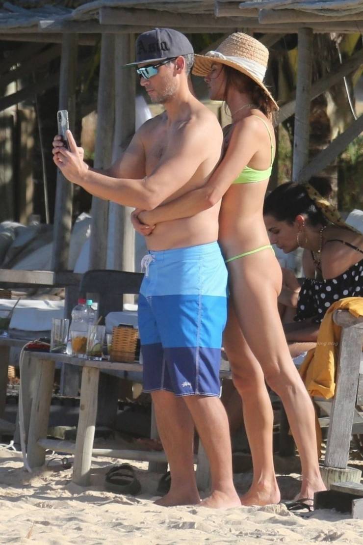 Alessandra Ambrosio’s Beach Weekend