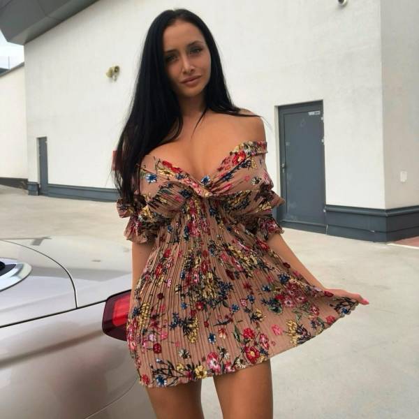 Pretty Girls In Summer Dresses