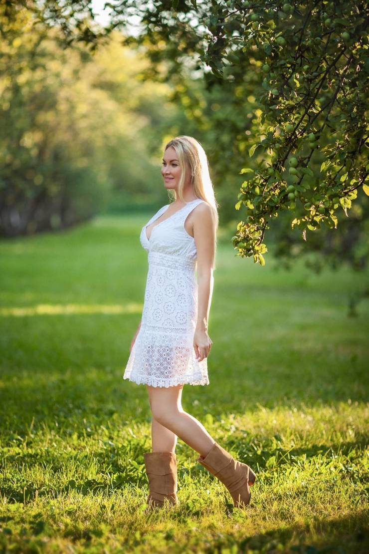 Pretty Girls In Summer Dresses