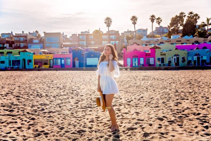 This 50-Year-Old Grandma Looks Like A 20-Year-Old Girl!