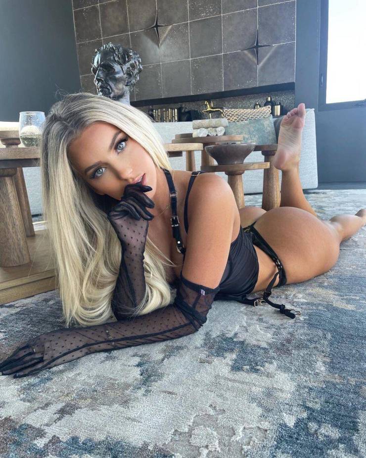 What’s Sexier? Fishnets Or Mesh?