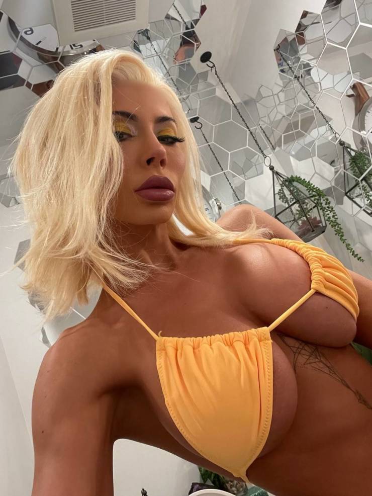 These Are Some Magnificent Underboobs!