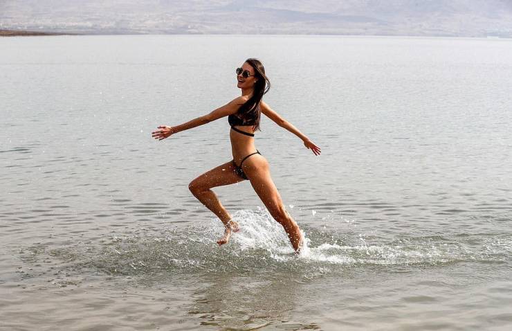 “Miss Universe” Contestants In A Dead Sea Photoshoot