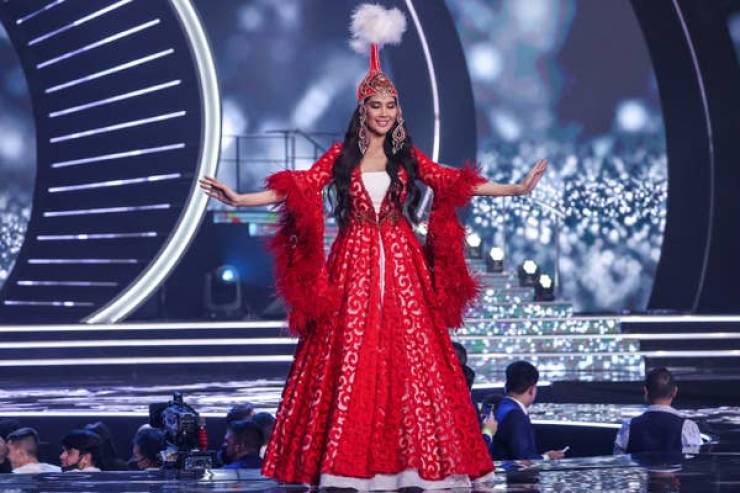 “Miss Universe” Contestants Wearing Their National Costumes