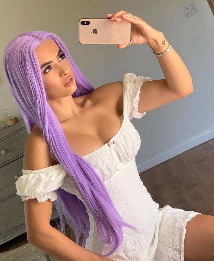 Sexy Girls With Neon Hair!