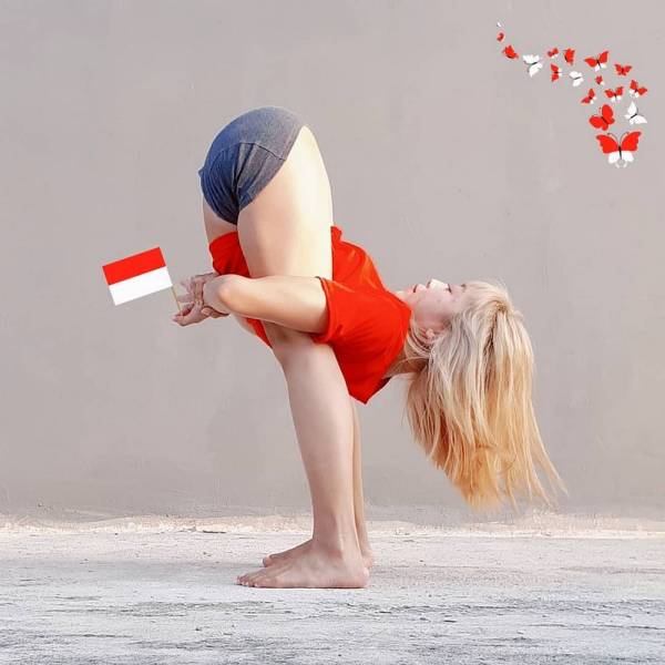 These Girls Are Pretty Flexible!