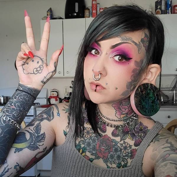 American Girl Dreams About World’s Biggest Earlobes