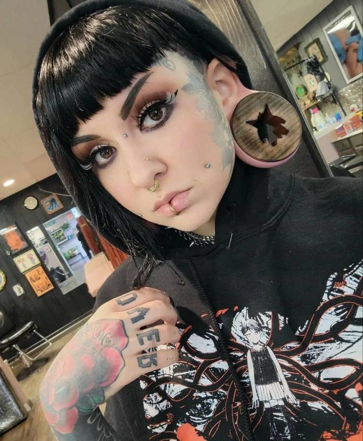 American Girl Dreams About World’s Biggest Earlobes