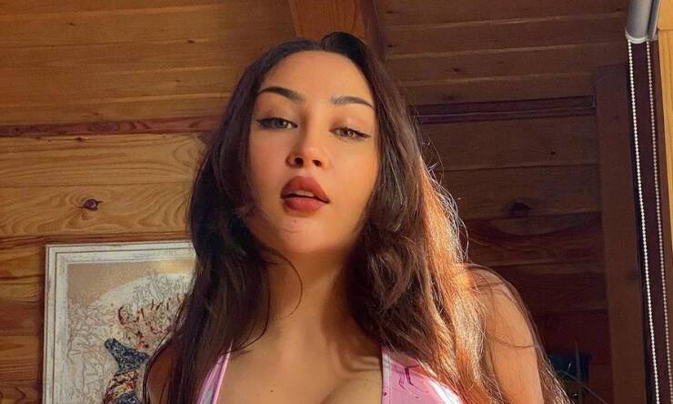 After Earning Millions Thanks To Her Huge Breasts, Model Decides To Reduce Their Size