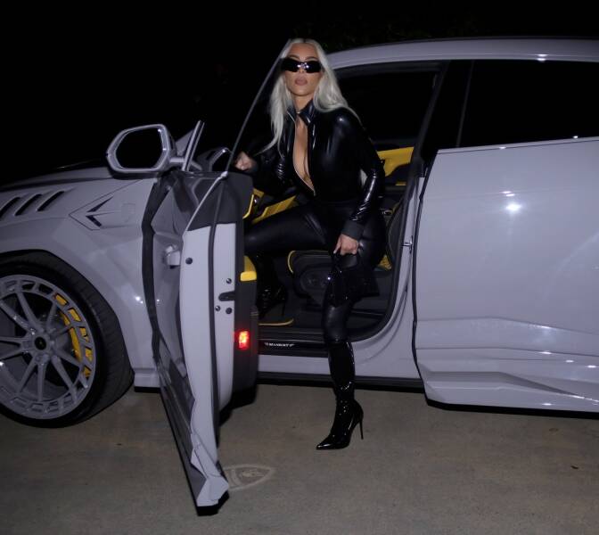 Kim Kardashian’s Tight Outfit