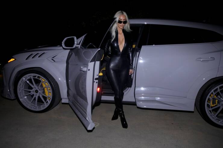 Kim Kardashian’s Tight Outfit