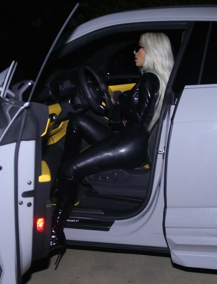 Kim Kardashian’s Tight Outfit