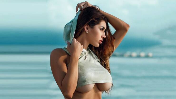 Fancy Some Juicy Underboobs?