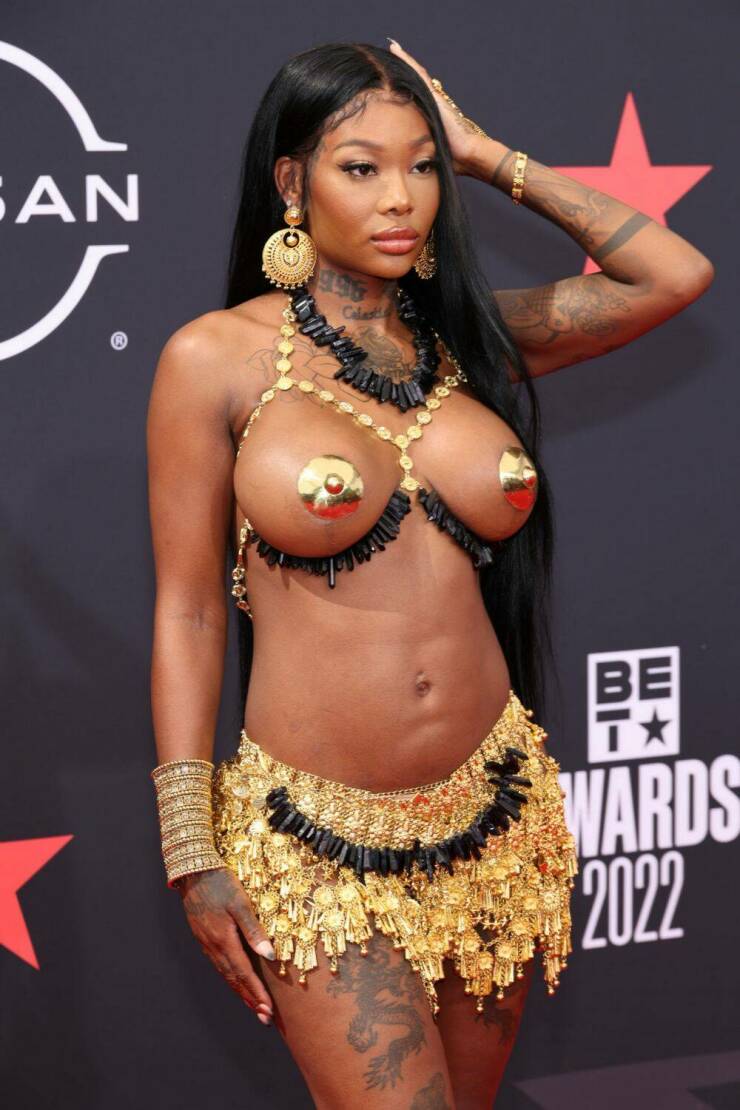 Summer Walker In Pasties At The 2022 BET Awards!