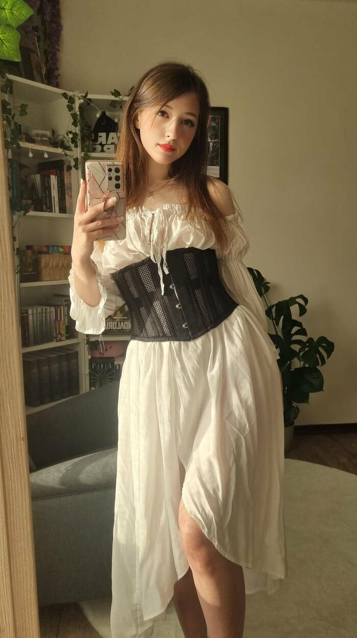 behind the mirror 50 pics 3.html - 50 HD Photos | Premium Gallery 2022