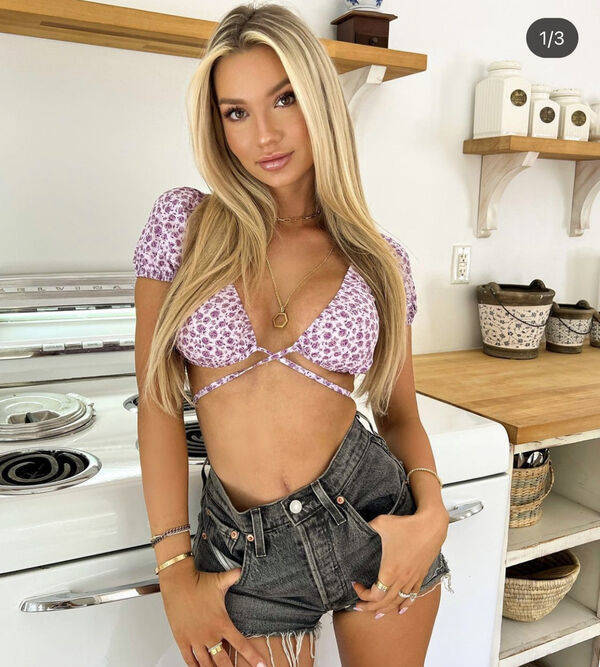 Hot Girls In Tight Jeans