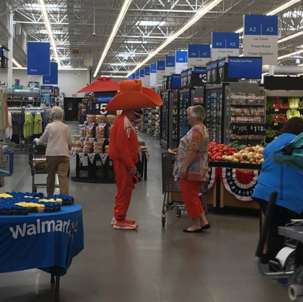 walmart is a wild place 44 pics 5.html - 44 HD Photos | Premium Gallery 2022