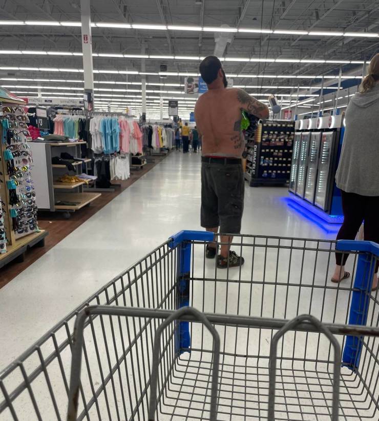 walmart is a wild place 44 pics 5.html - 44 HD Photos | Premium Gallery 2022