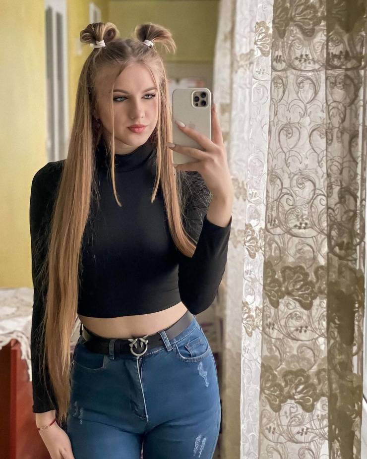 Blondes Coming In Hot!