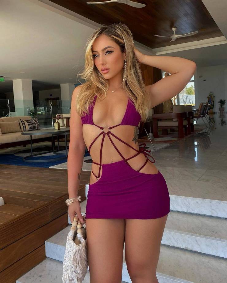 Sexy Girls In Tight Dresses