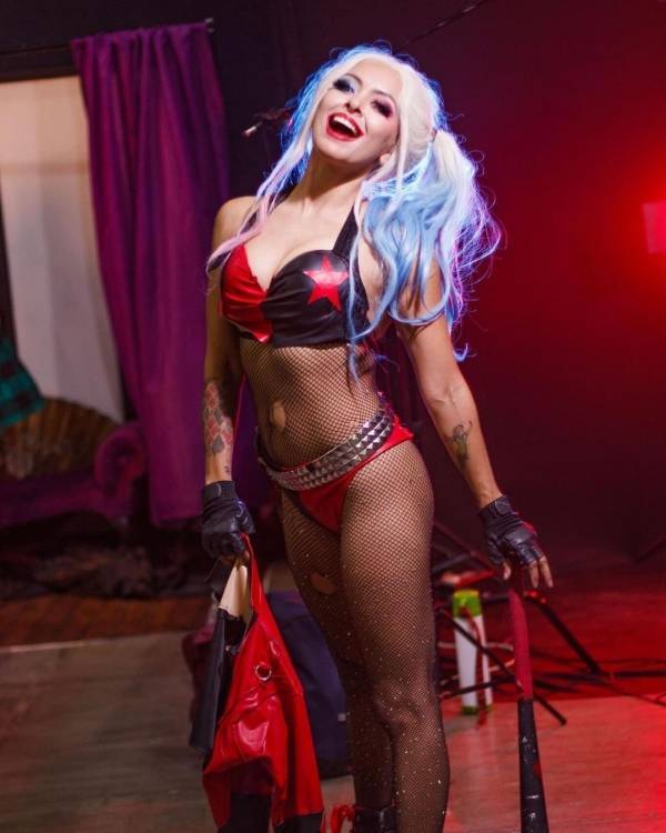 Cosplay? No, Sexy Cosplay!