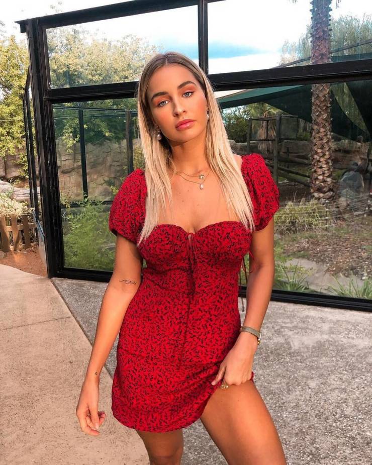 Sexy Girls In Tight Dresses