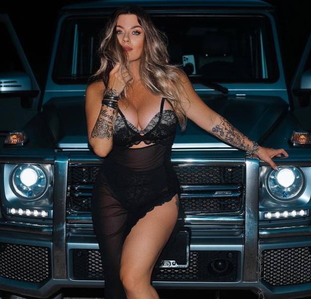 Sexy Car Girls
