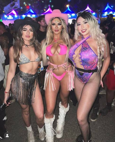 Sexy Music Festival Girls!
