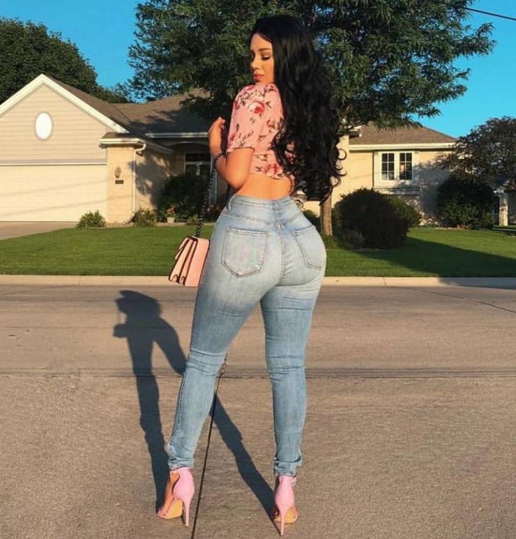 those jeans are barely holding it together 44 pics 5.html - 44 HD Photos | Premium Gallery 2022