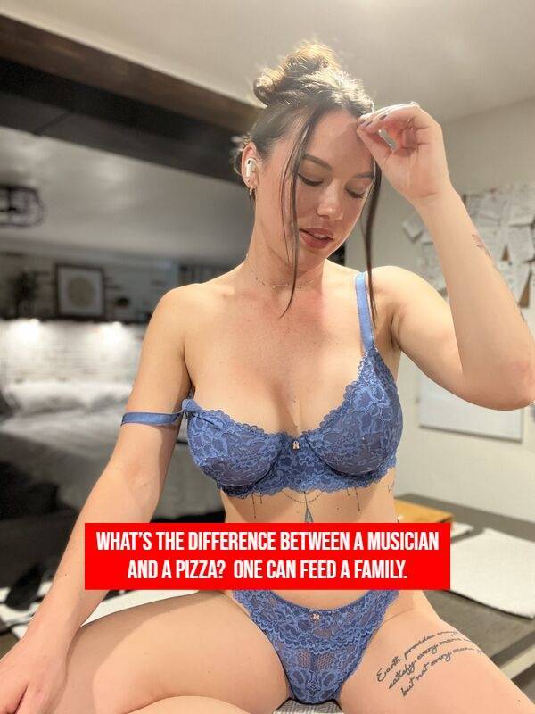 Girls, We Wanna Hear Your Best Jokes!