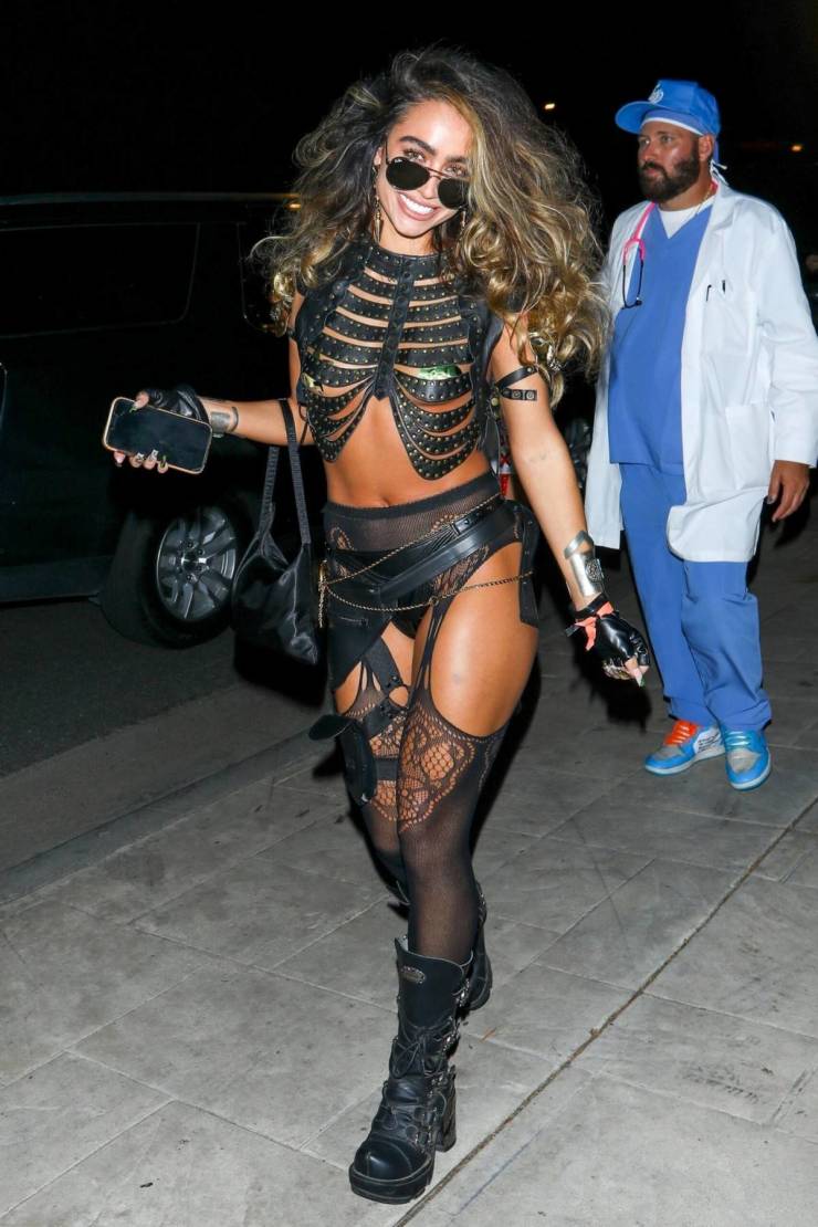 Sommer Ray’s Sexy Outfit